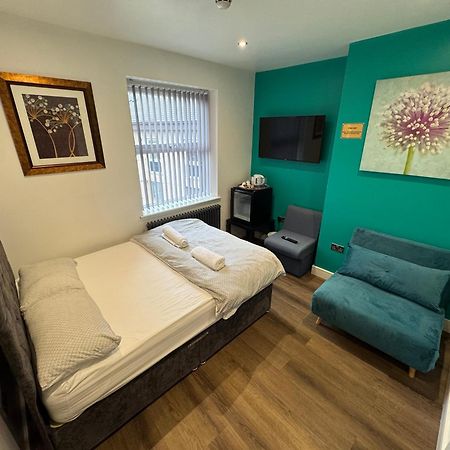 Southgate Luxury Apartments Elland Екстериор снимка
