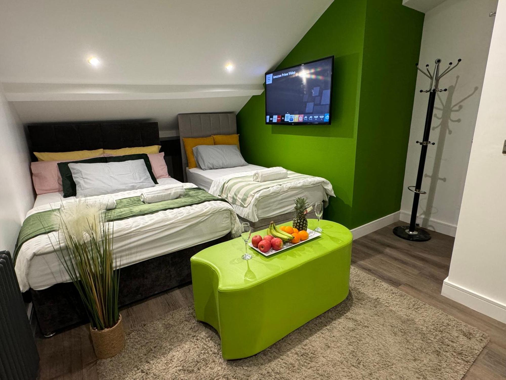 Southgate Luxury Apartments Elland Екстериор снимка