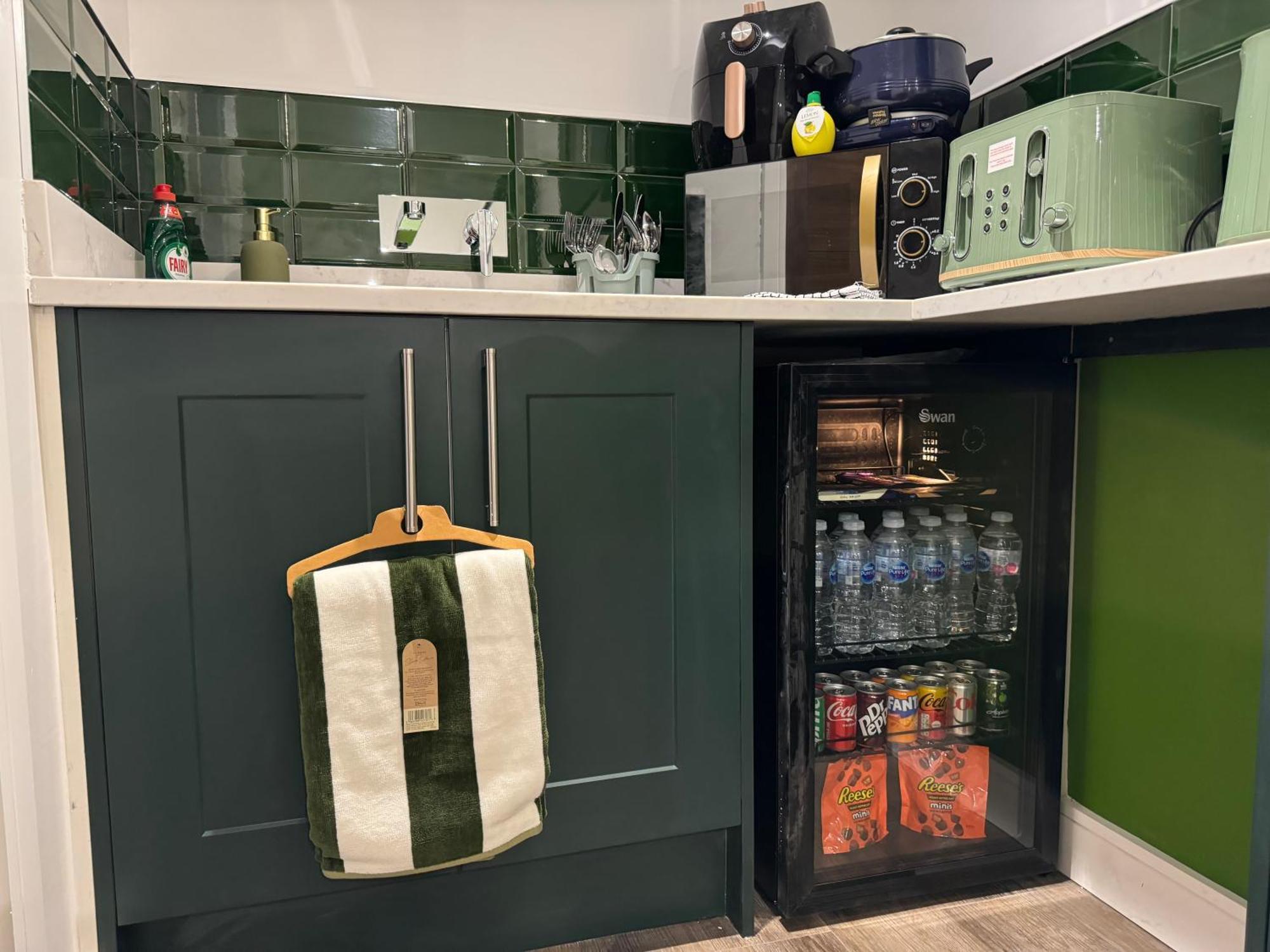 Southgate Luxury Apartments Elland Екстериор снимка