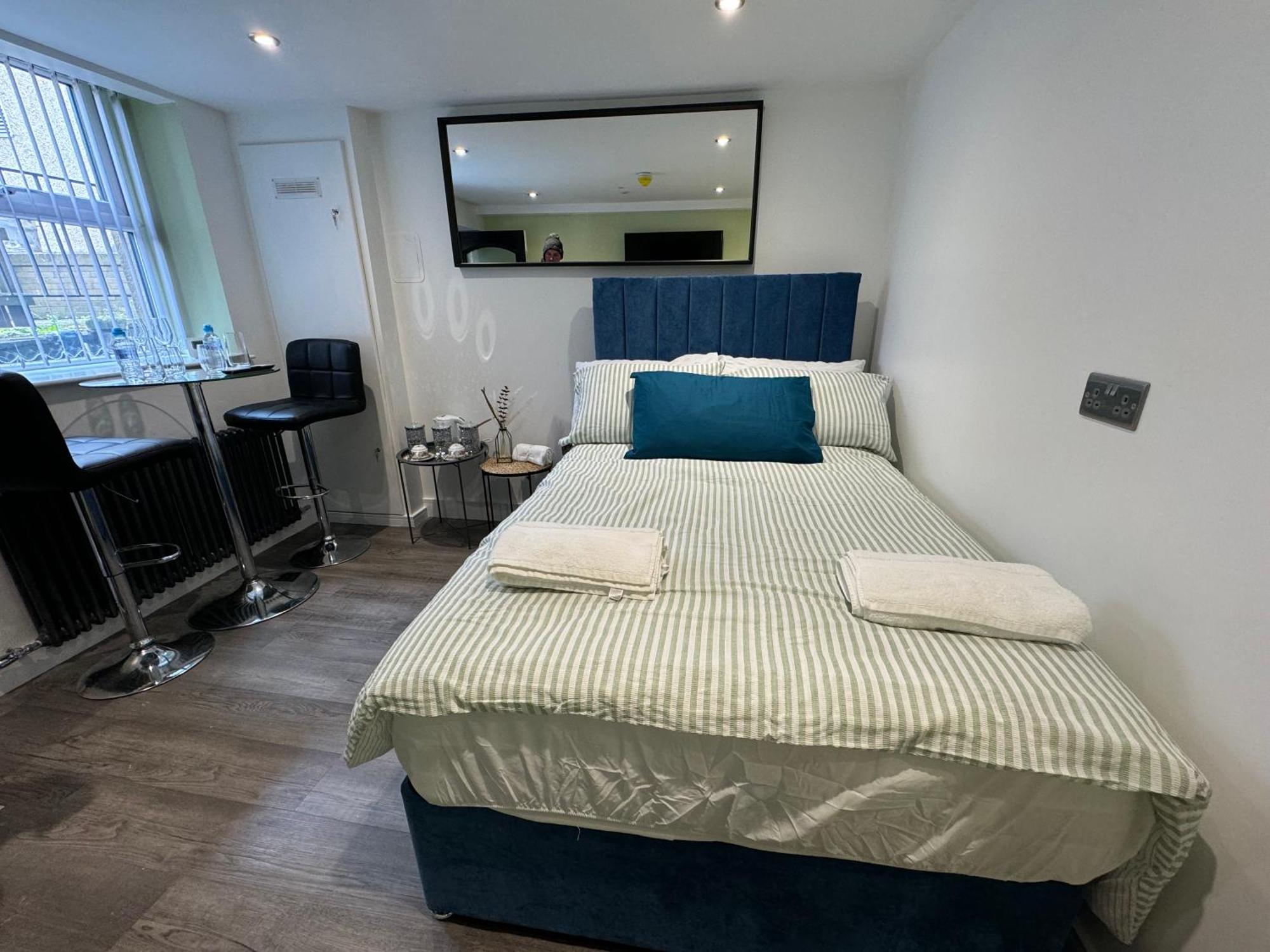 Southgate Luxury Apartments Elland Екстериор снимка