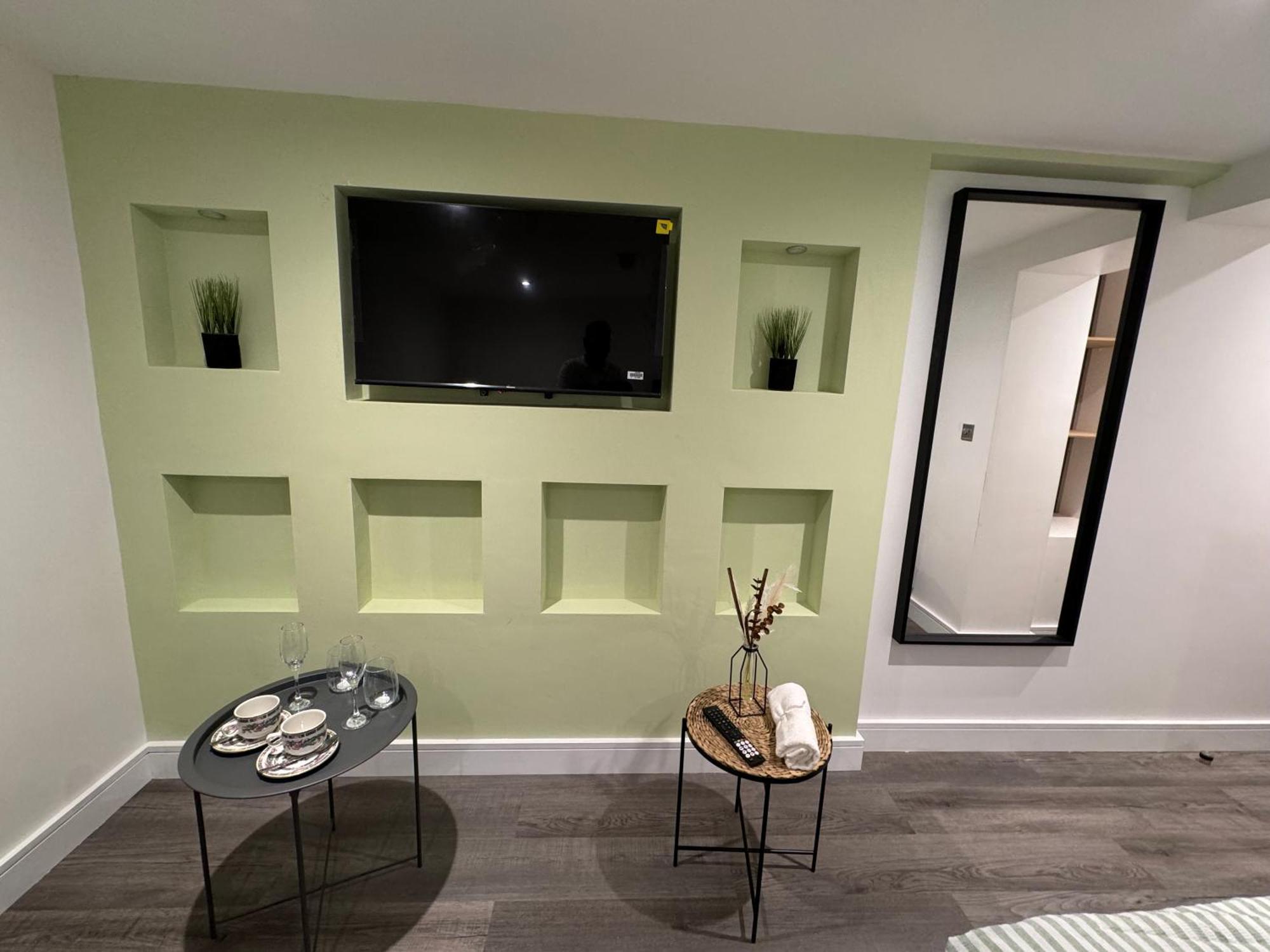 Southgate Luxury Apartments Elland Екстериор снимка