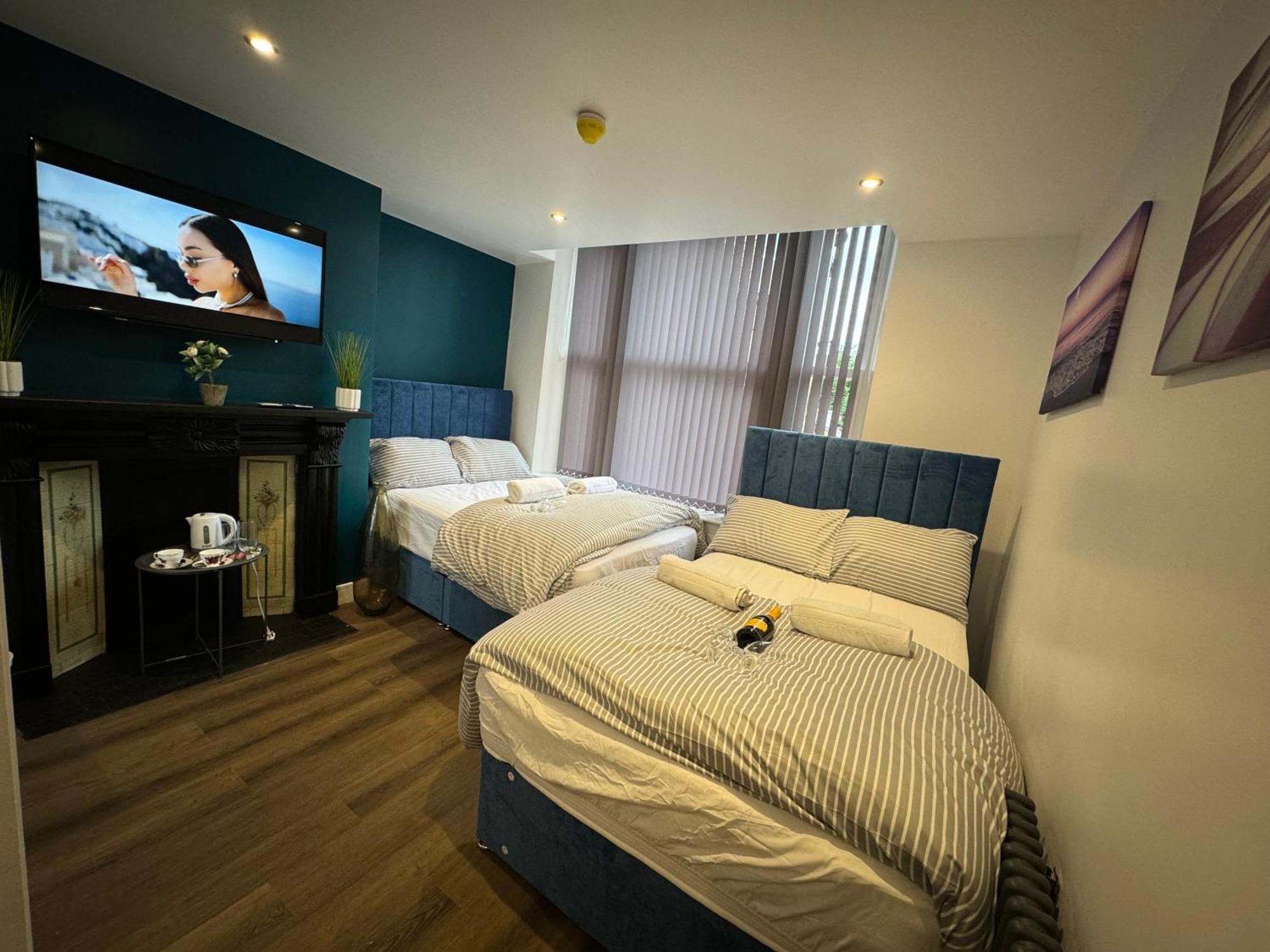 Southgate Luxury Apartments Elland Екстериор снимка