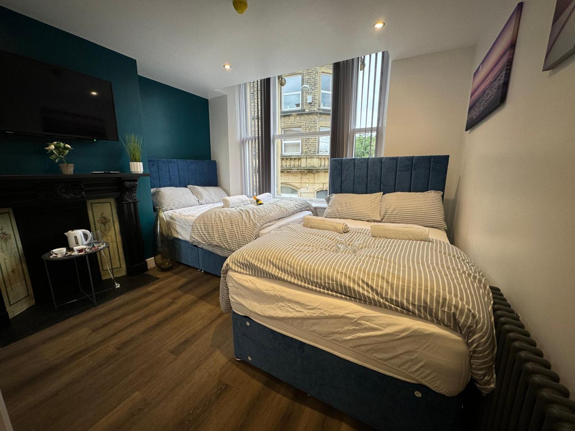 Southgate Luxury Apartments Elland Екстериор снимка