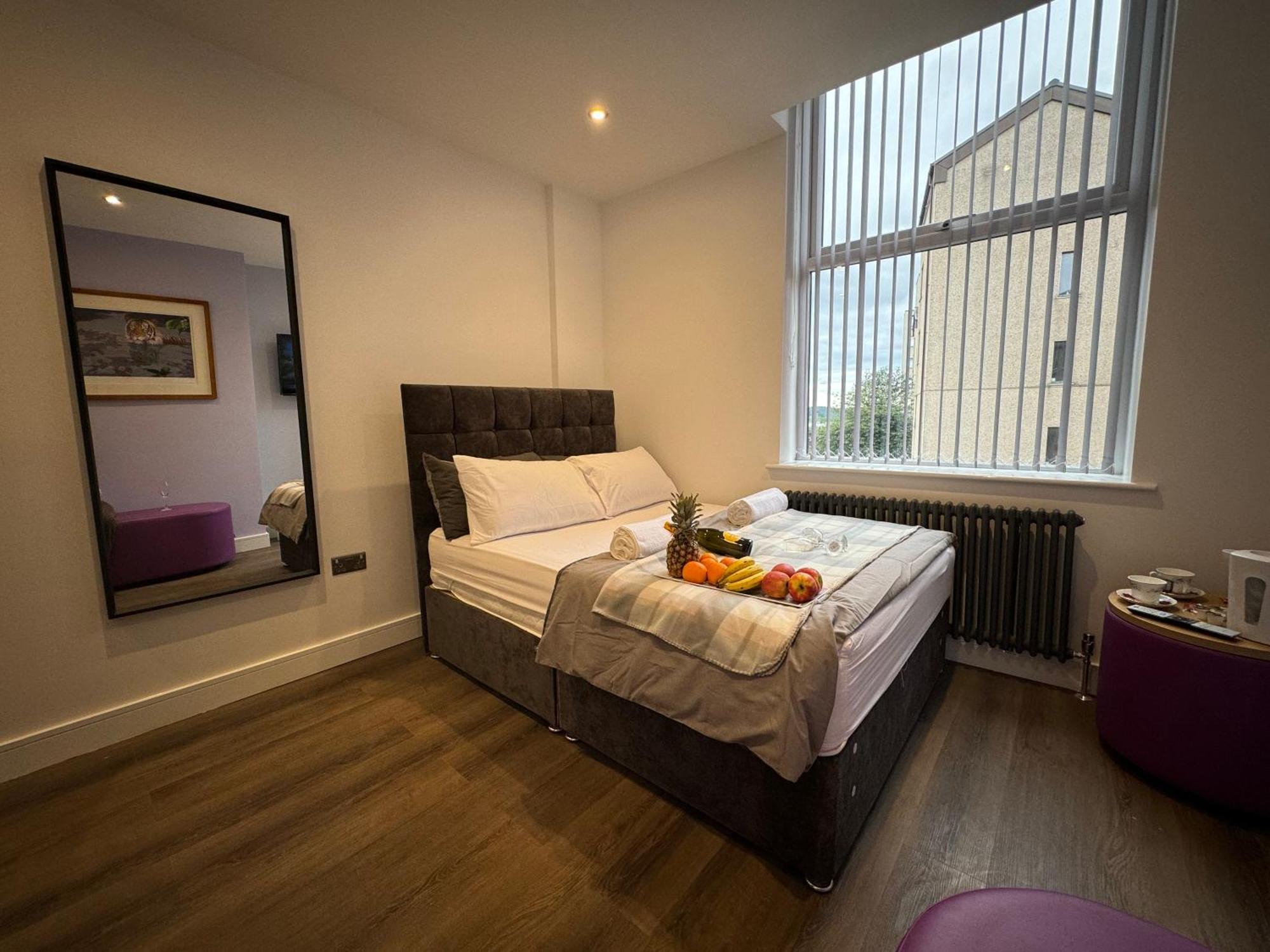 Southgate Luxury Apartments Elland Екстериор снимка