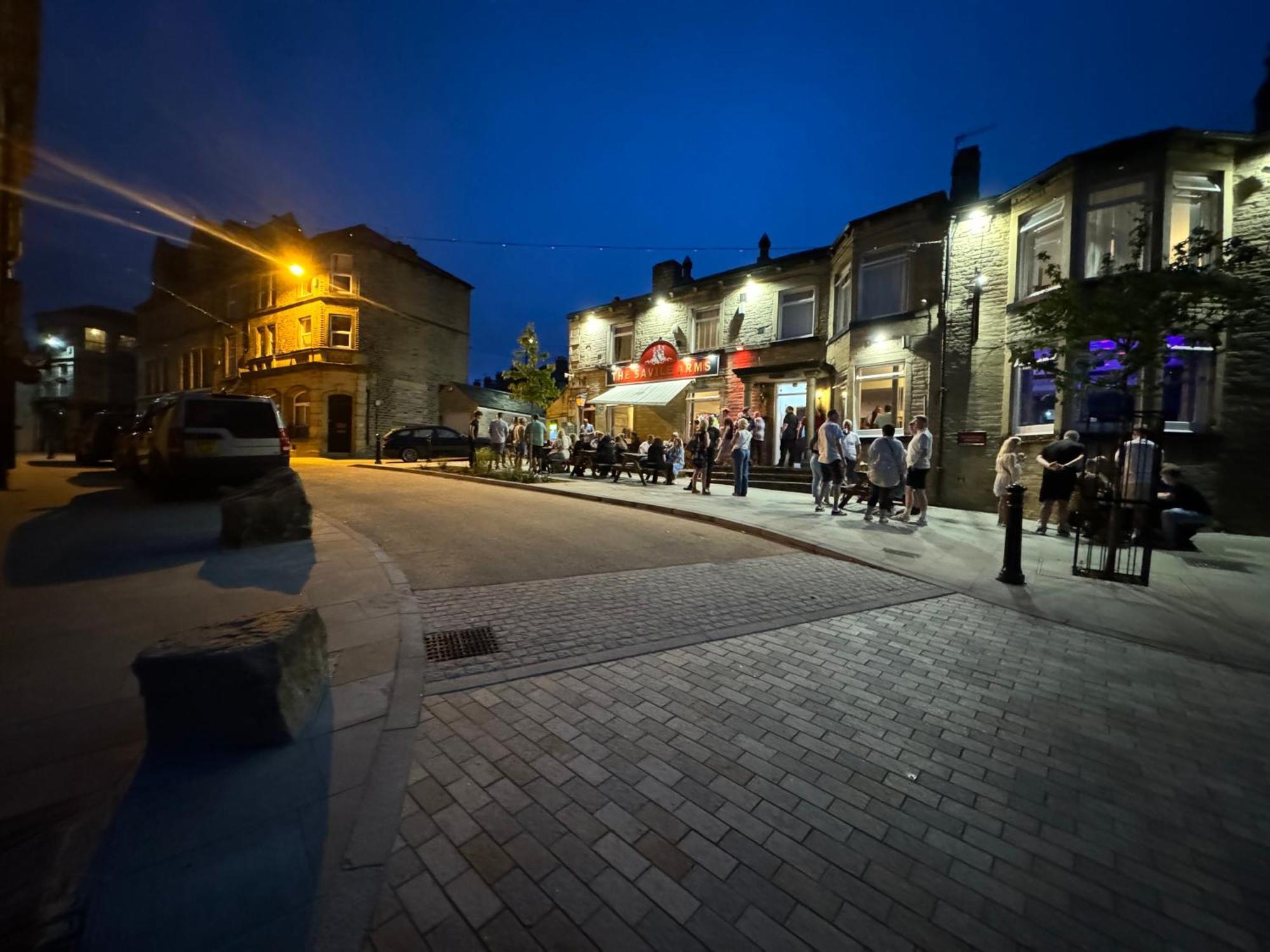 Southgate Luxury Apartments Elland Екстериор снимка