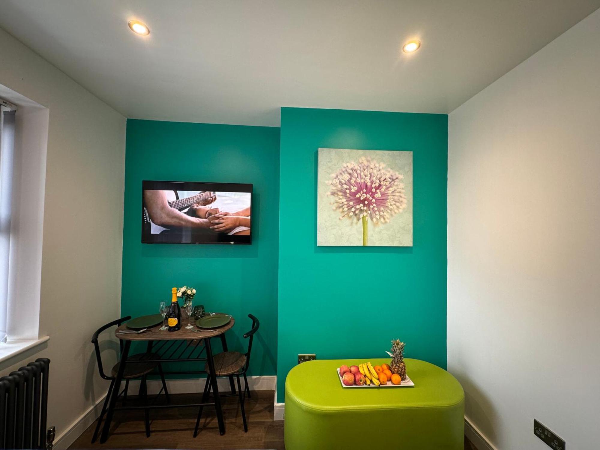 Southgate Luxury Apartments Elland Екстериор снимка