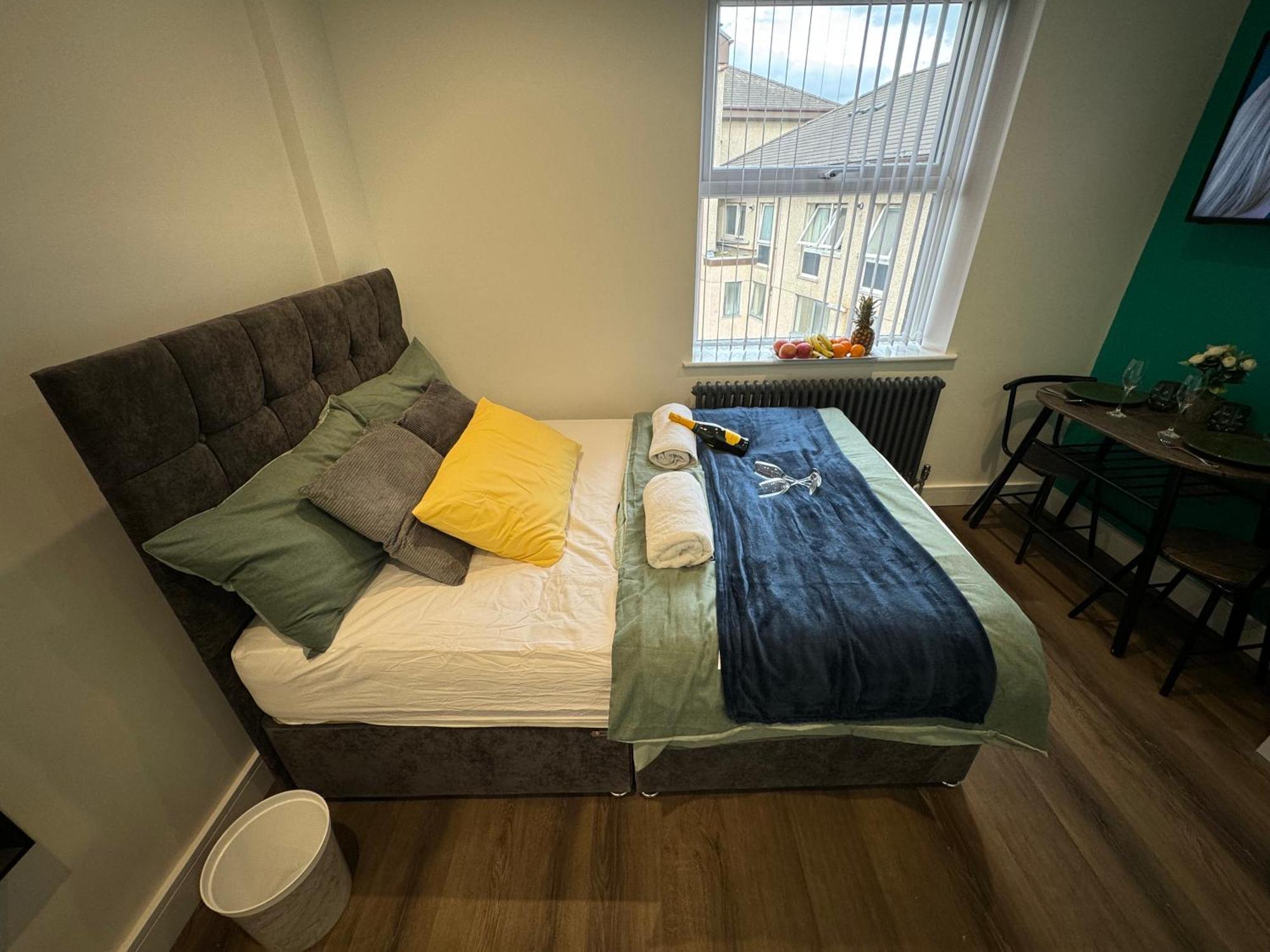 Southgate Luxury Apartments Elland Екстериор снимка