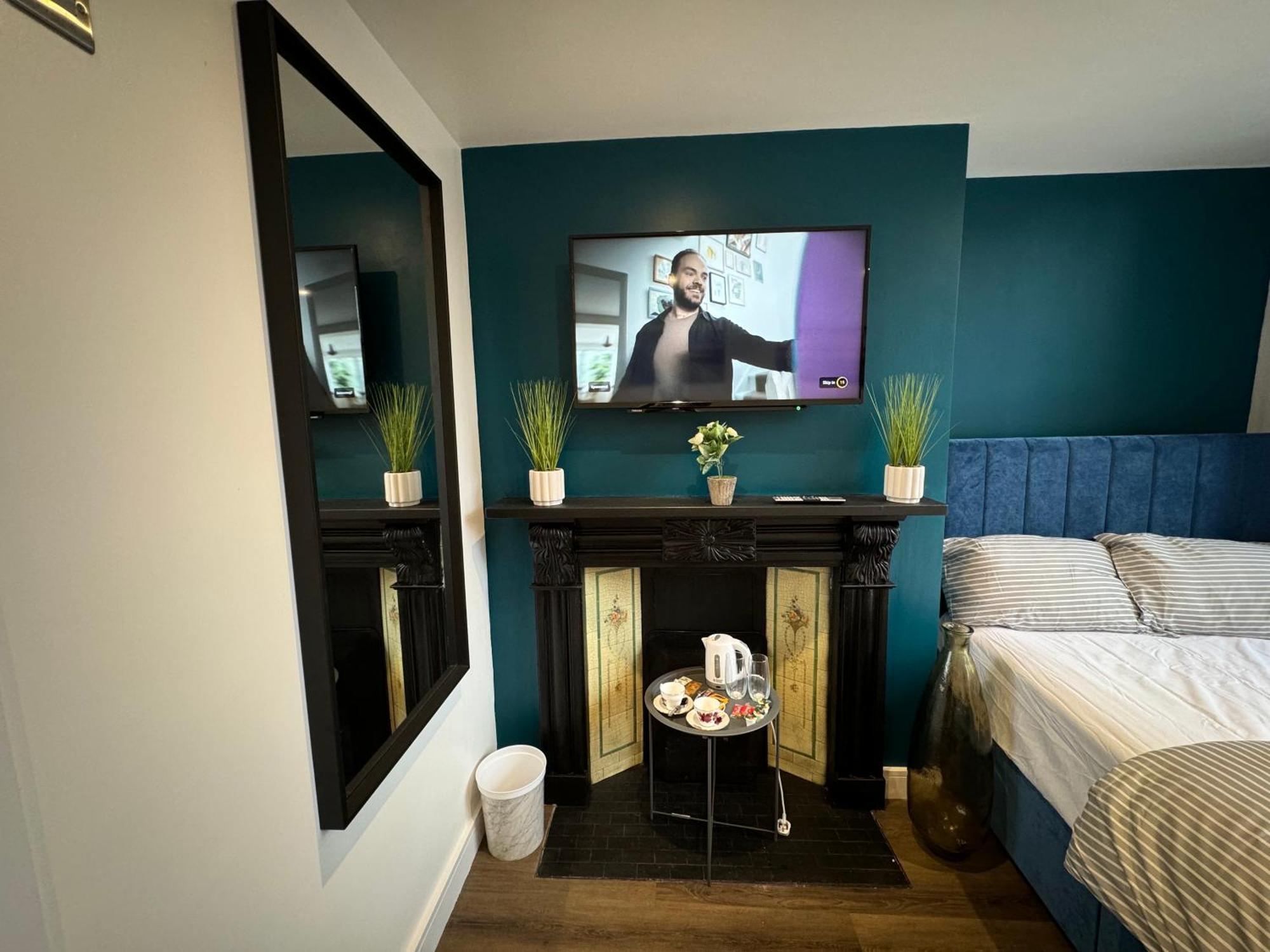 Southgate Luxury Apartments Elland Екстериор снимка