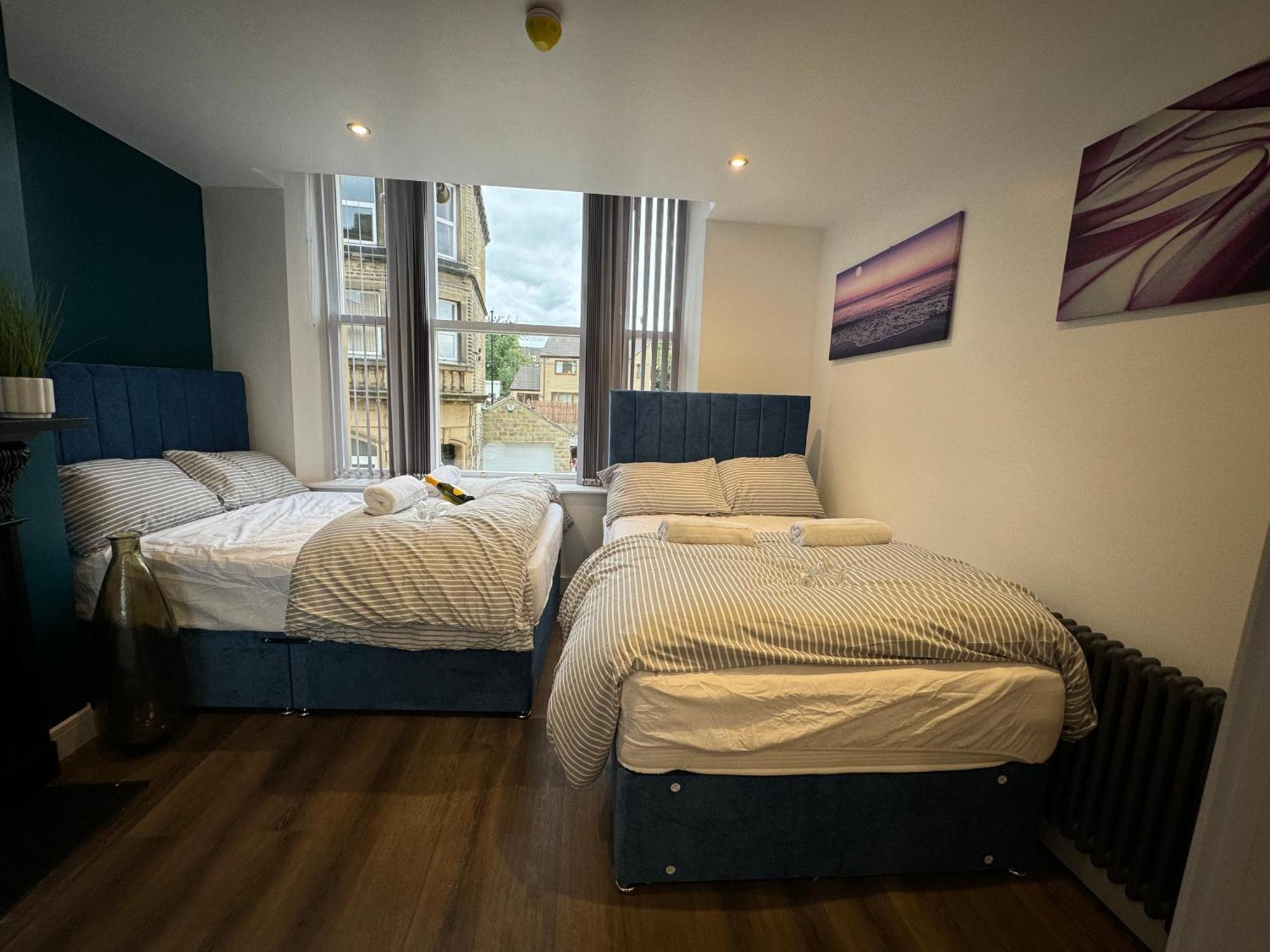 Southgate Luxury Apartments Elland Екстериор снимка
