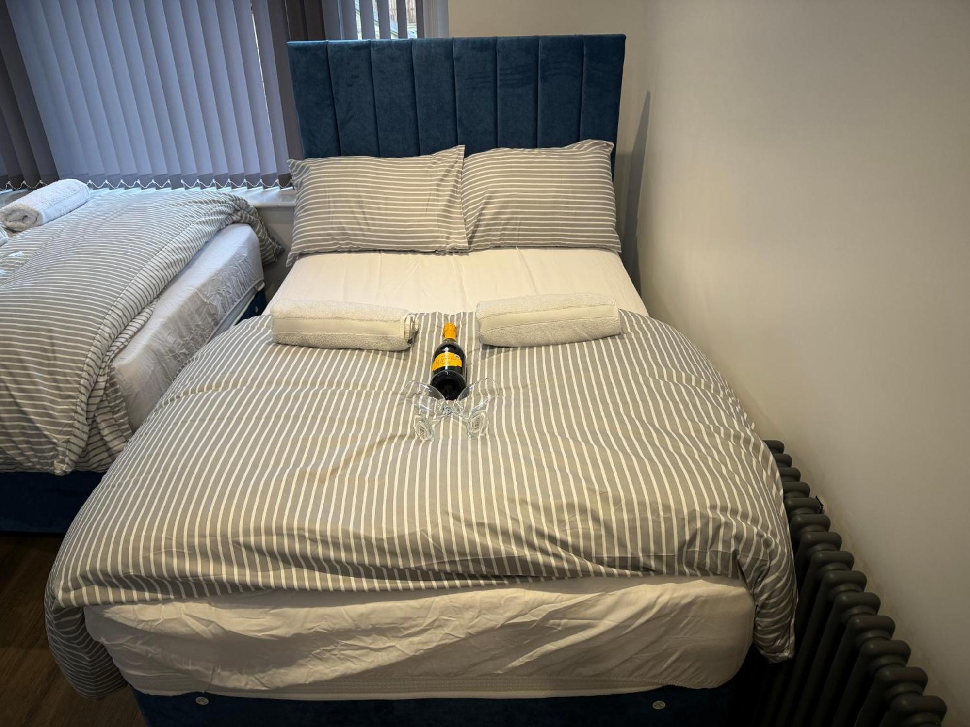 Southgate Luxury Apartments Elland Екстериор снимка