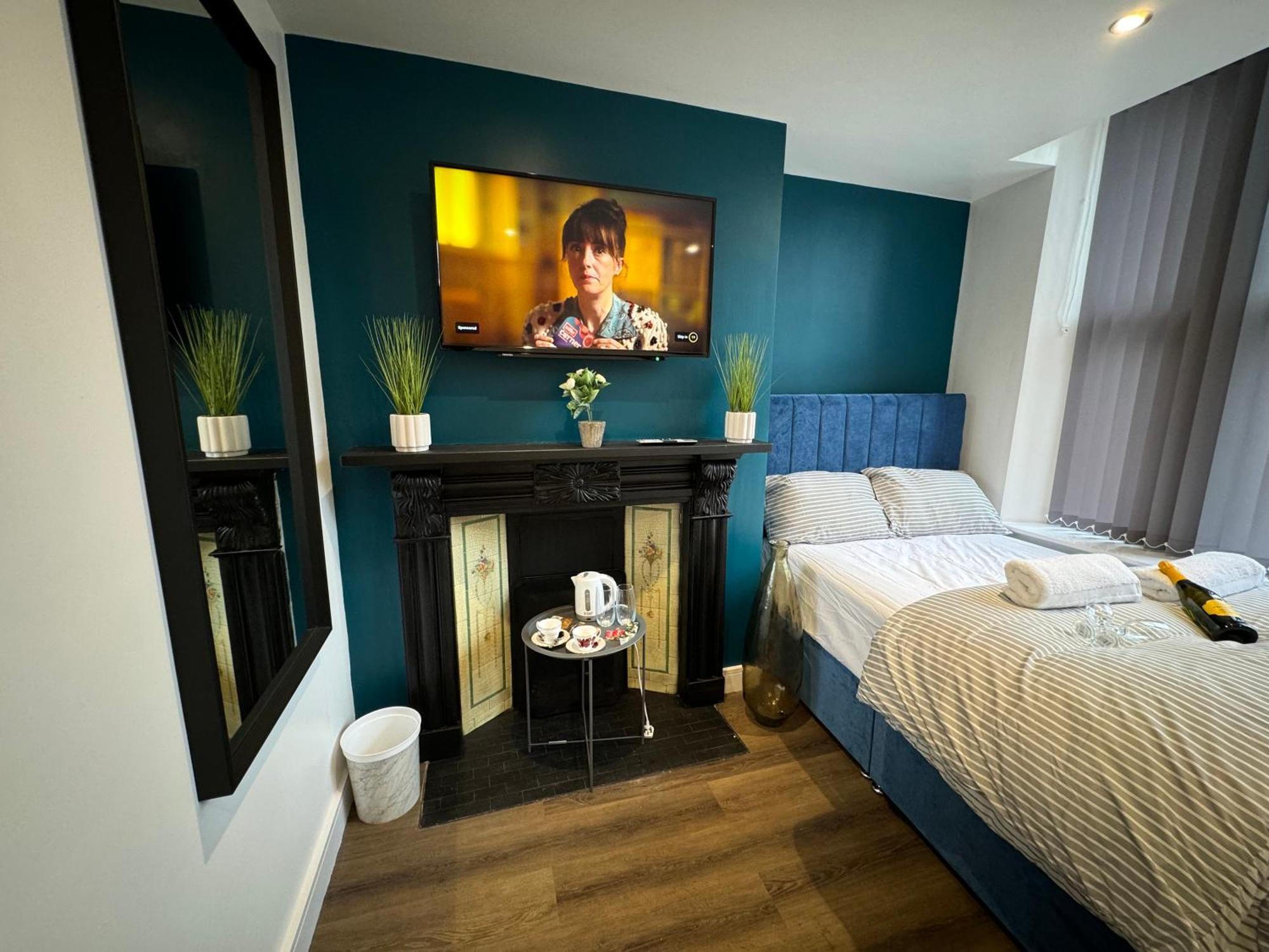 Southgate Luxury Apartments Elland Екстериор снимка