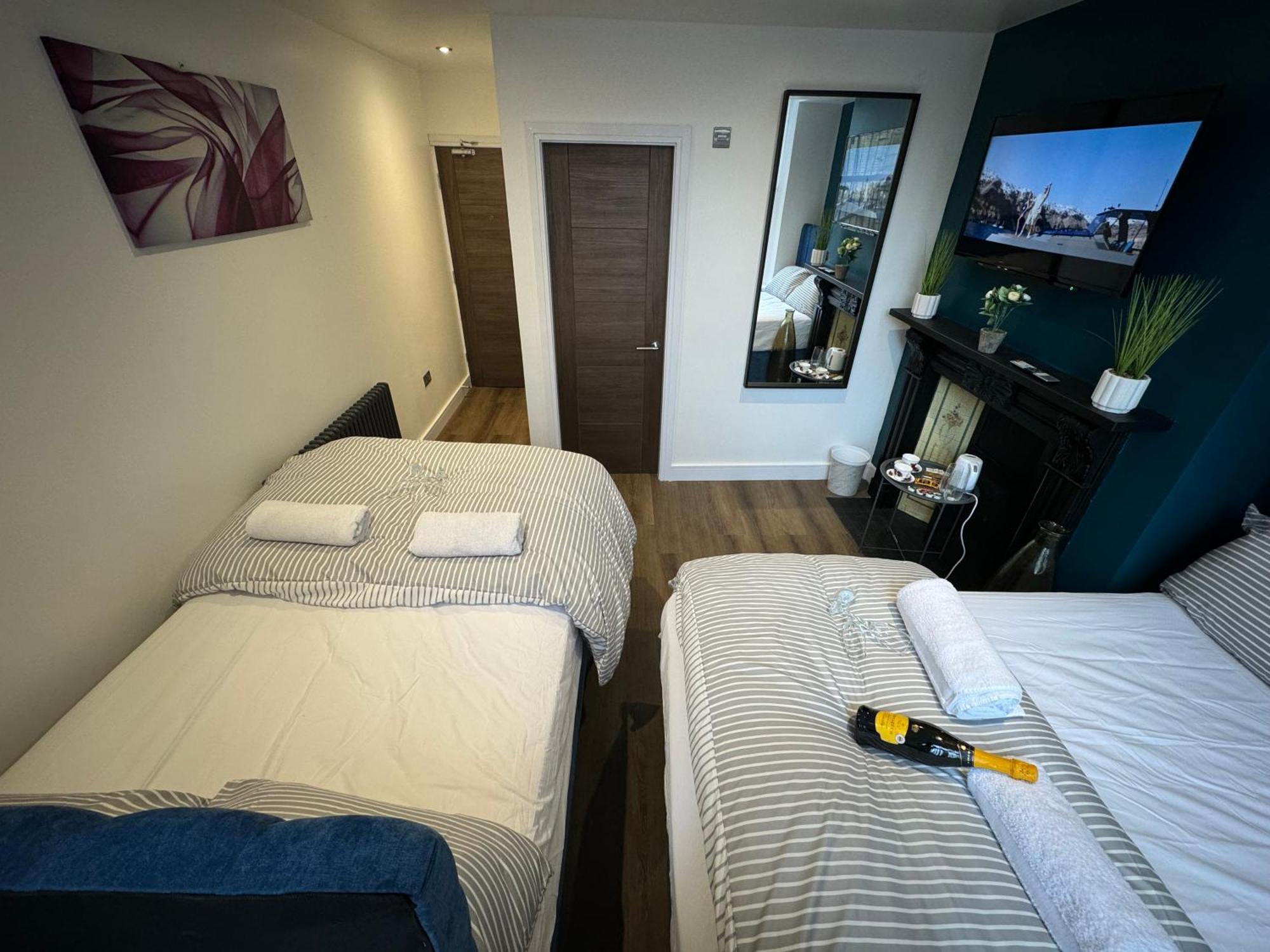 Southgate Luxury Apartments Elland Екстериор снимка
