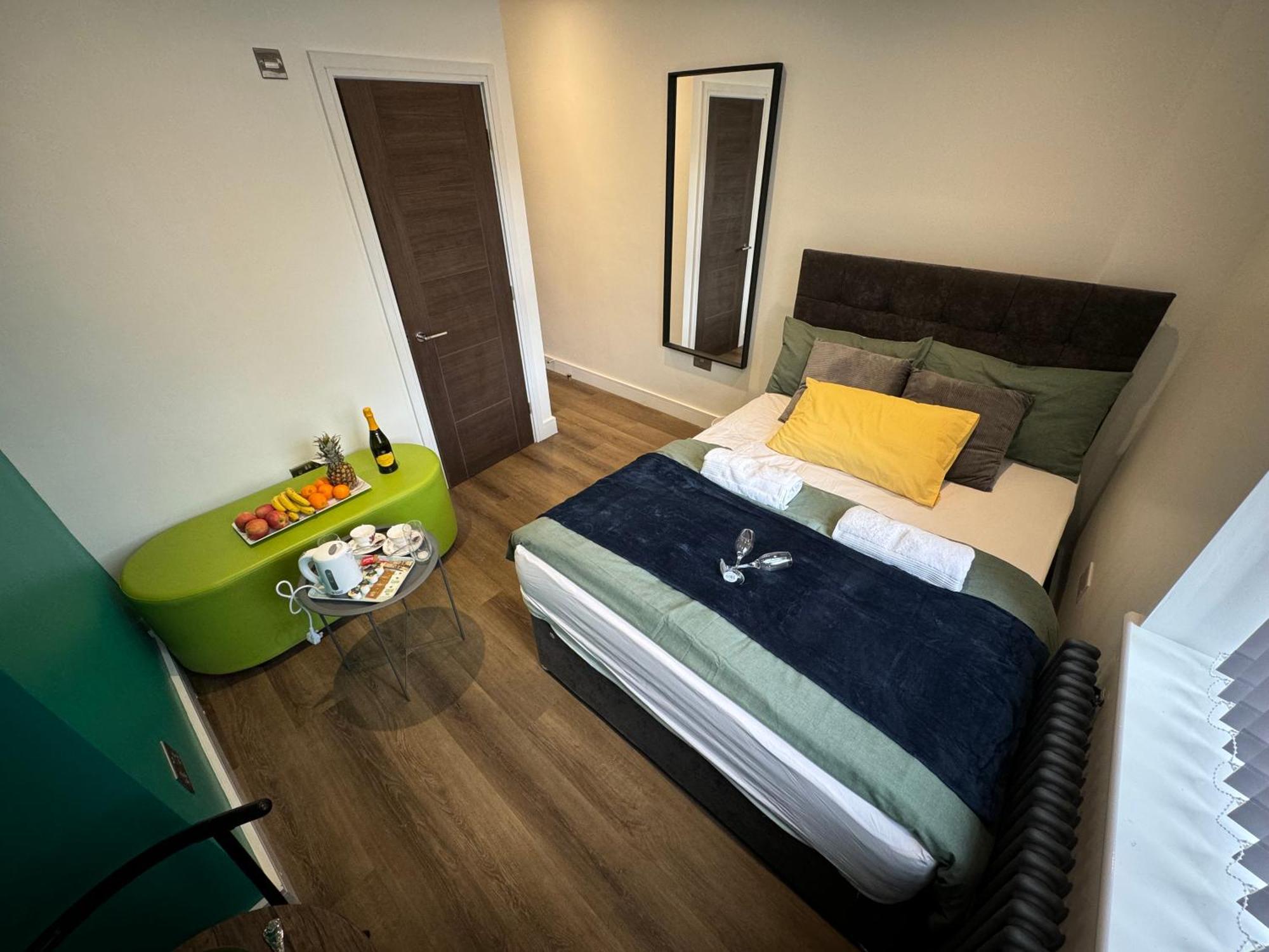 Southgate Luxury Apartments Elland Екстериор снимка