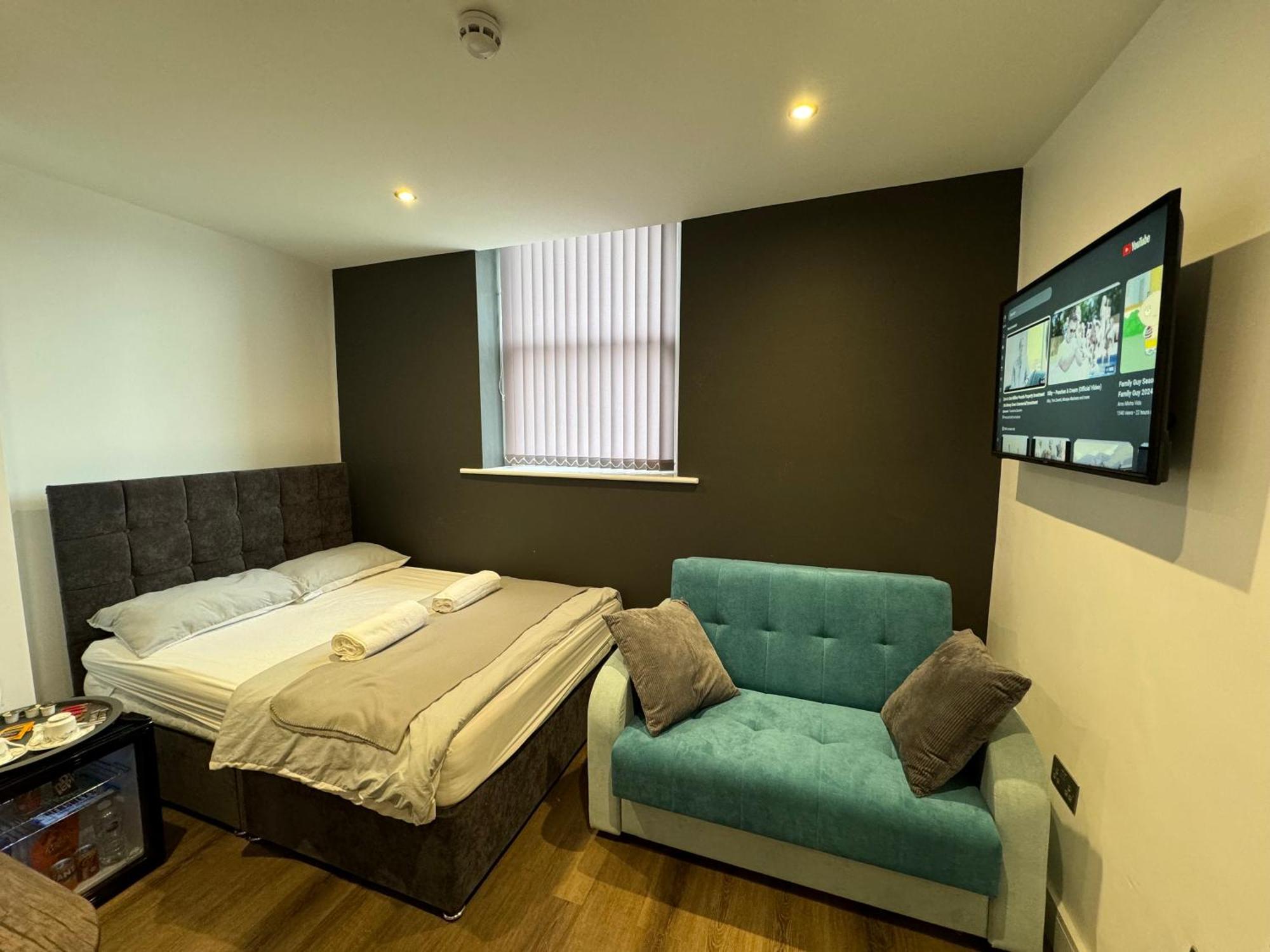 Southgate Luxury Apartments Elland Екстериор снимка
