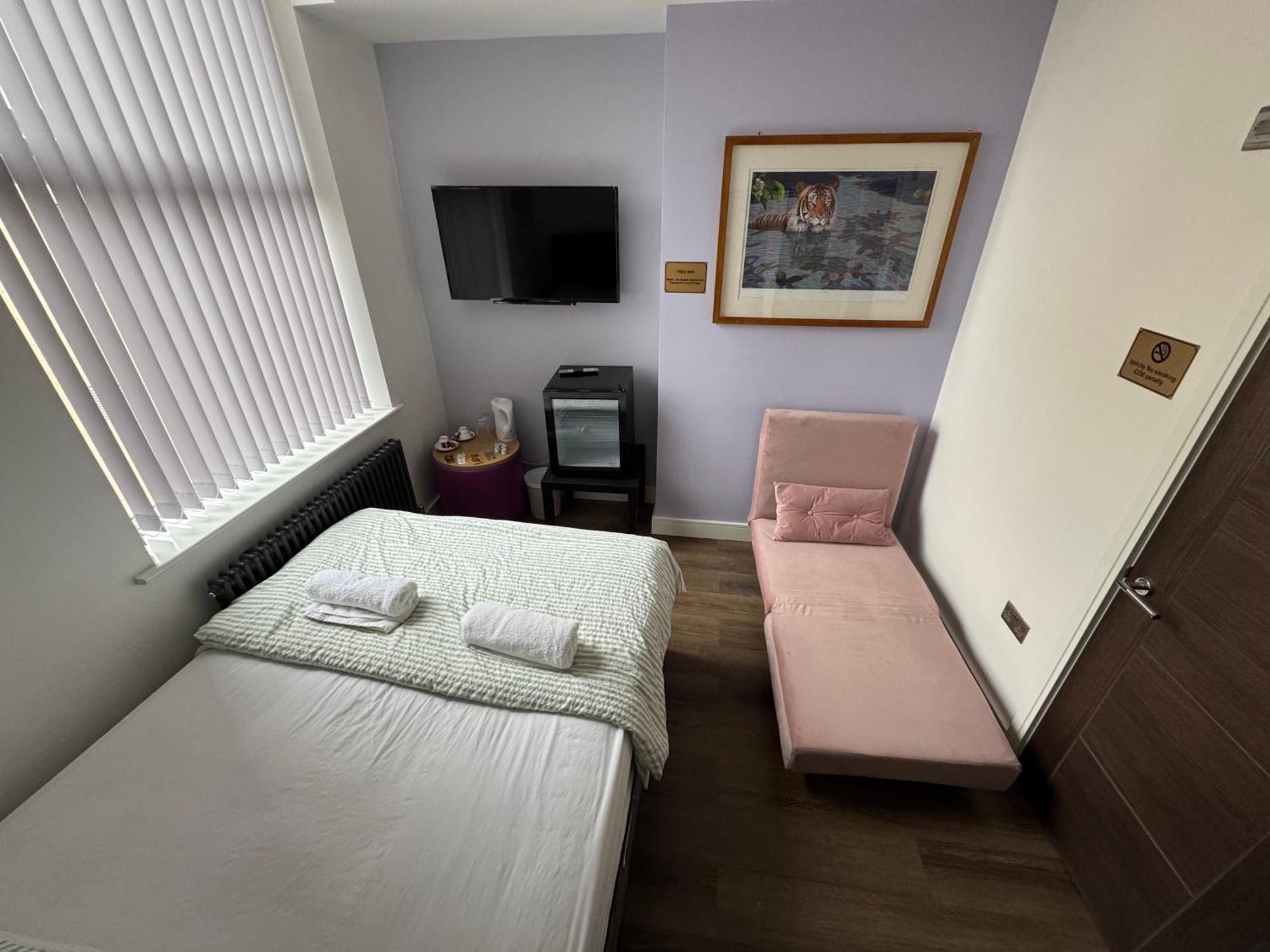 Southgate Luxury Apartments Elland Екстериор снимка
